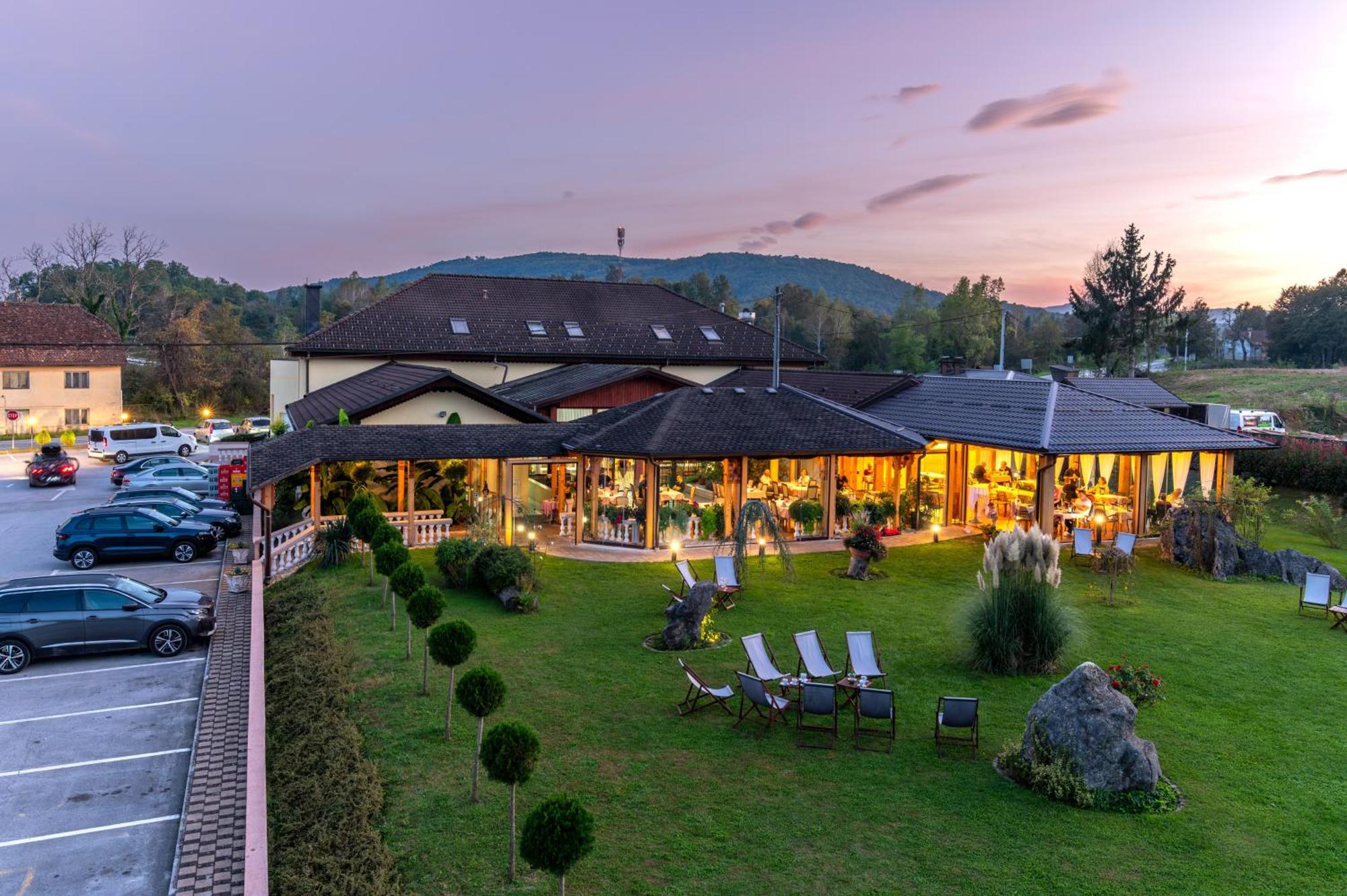B&B Restoran Bosiljevo エクステリア 写真